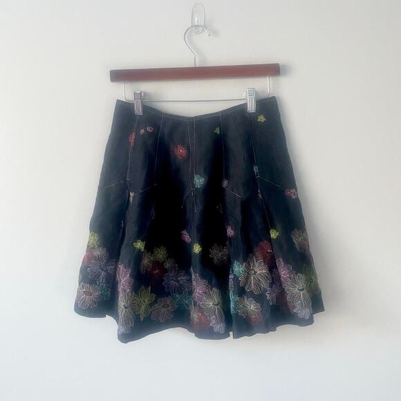 Silkland 100% Linen Black Floral Embroidered Short Skirt Size 4 - Picture 3 of 6